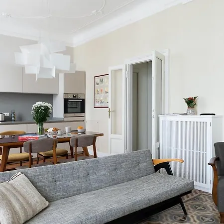 Plum Guide - Cumulonimbus Apartament